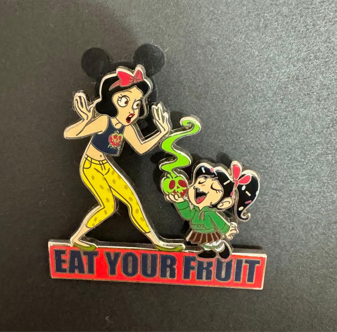 白雪姫 シュガーラッシュオンライン ピンバッチ - メルカリ