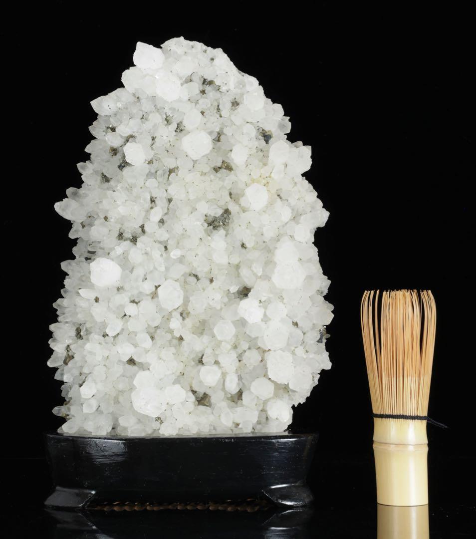 水晶クラスター 黄鉄鉱共生 台座付 2.1kg 天然石 原石 自然石 鉱物標本