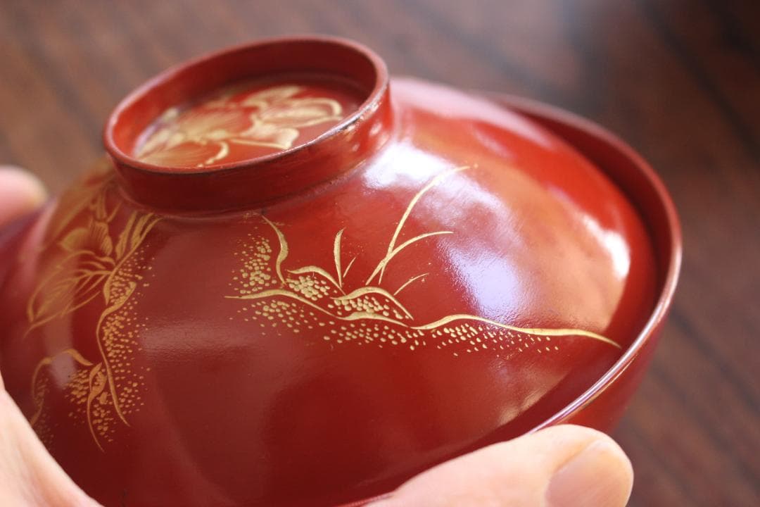 時代朱漆に優美な牡丹沈金の映えるお椀2点（検輪島塗沈金椀 - メルカリ