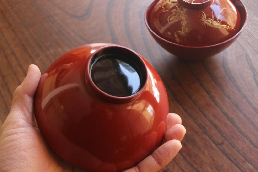 時代朱漆に優美な牡丹沈金の映えるお椀2点（検輪島塗沈金椀 - メルカリ