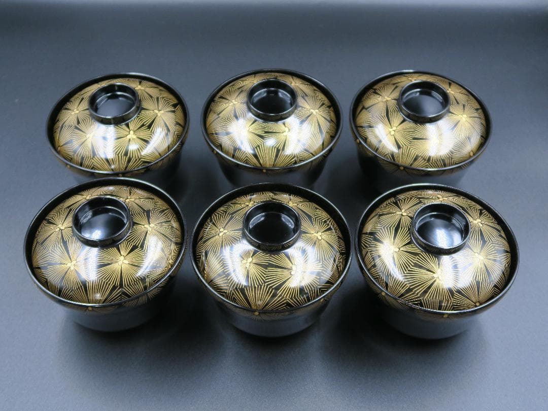 輪島塗】亀甲松沈金 三段重 重台 天然木 共箱 亀甲松沈金