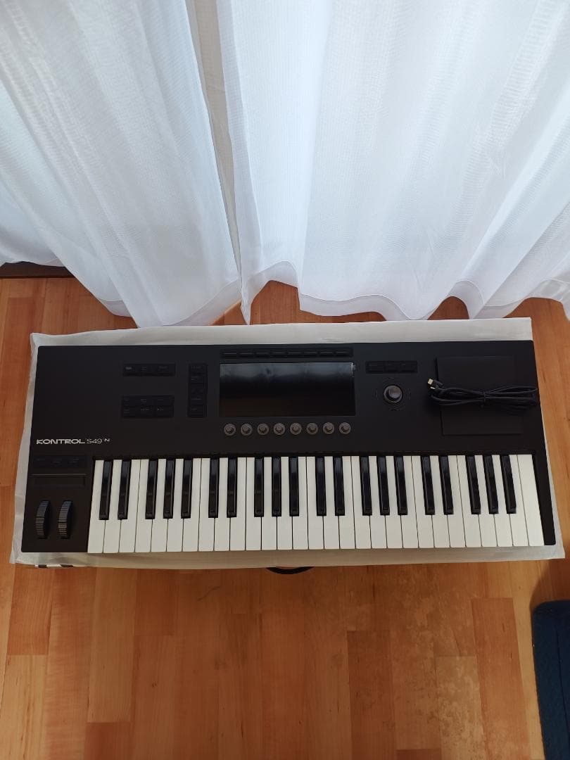 NI KONTROL S49 MK3 ライセンス付き新古品MIDIキーボード - メルカリ