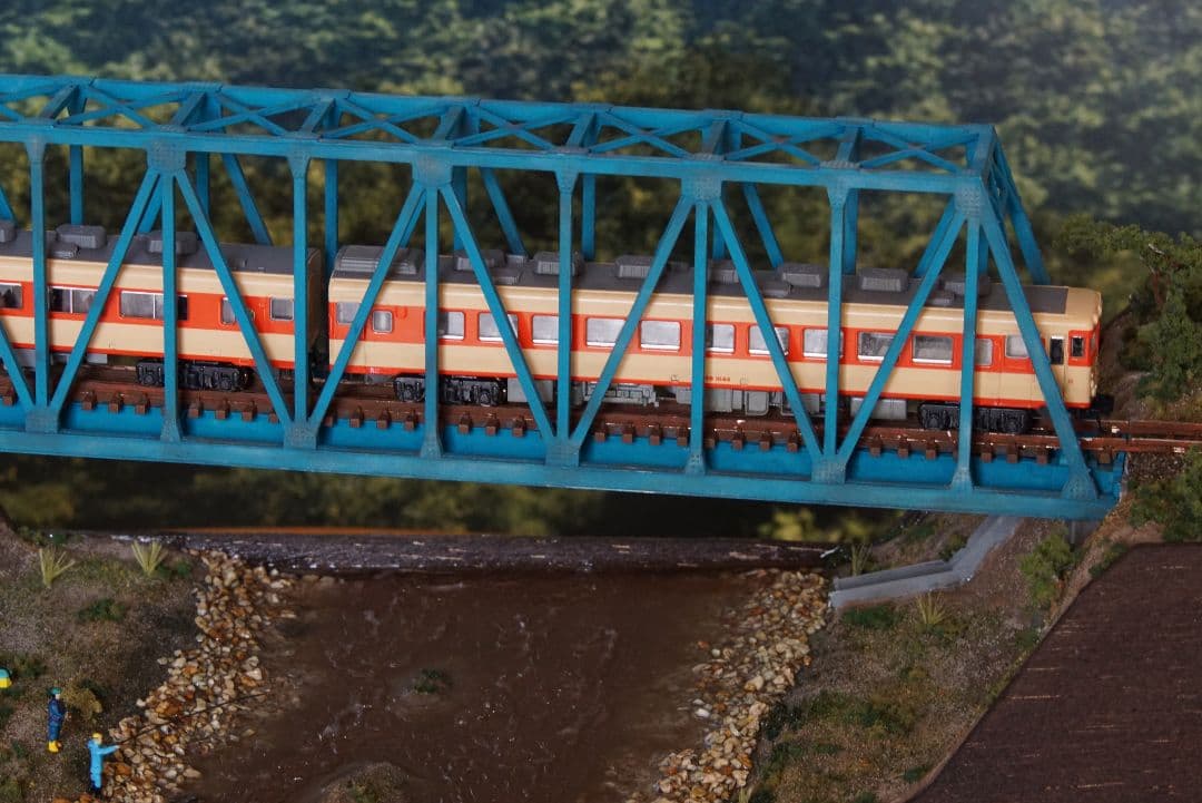 Nゲージ鉄道模型ジオラマ トラス橋を渡る地方ローカル線