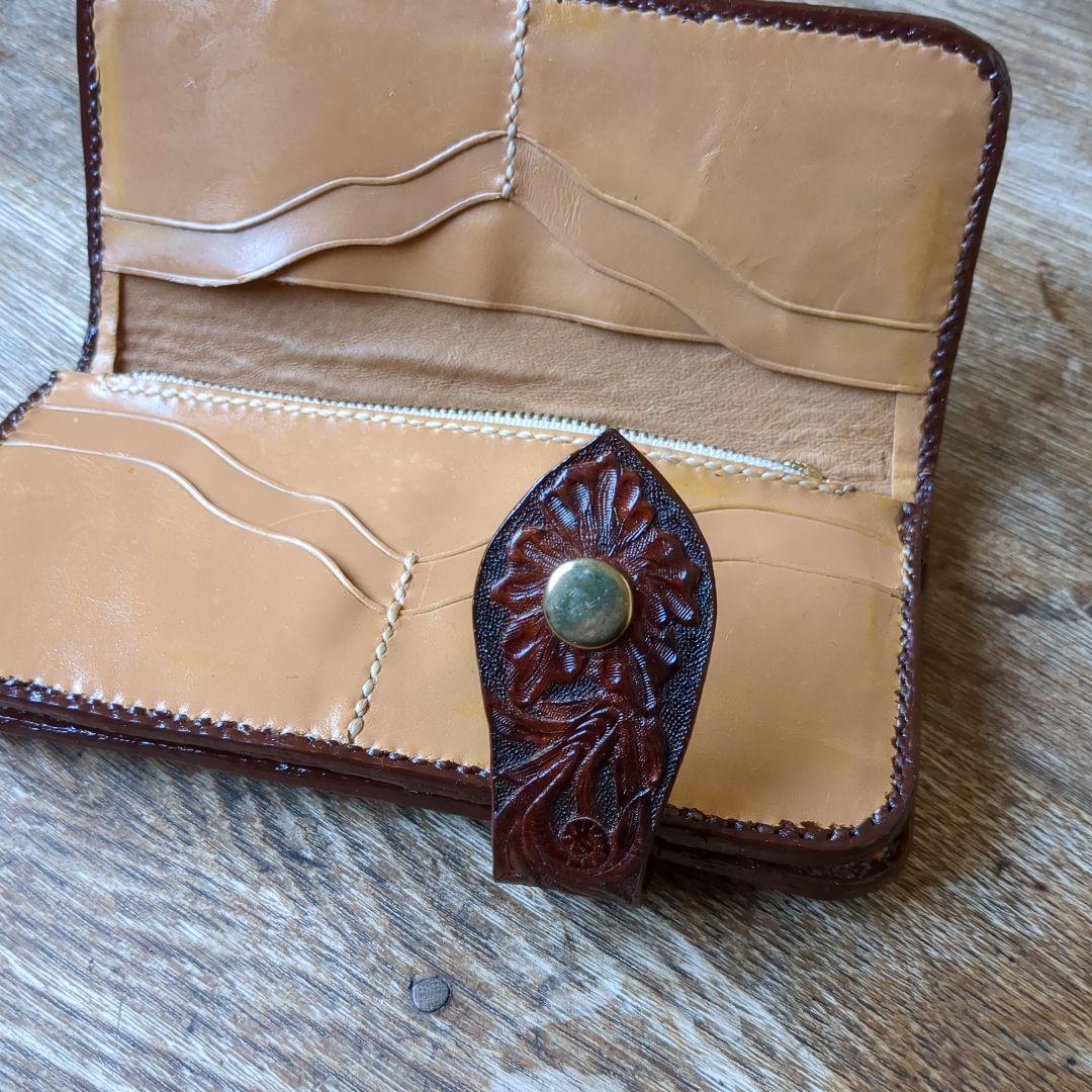 カ−ビング.エンボス加工ブラウンレザー長財布未使用 - メルカリ