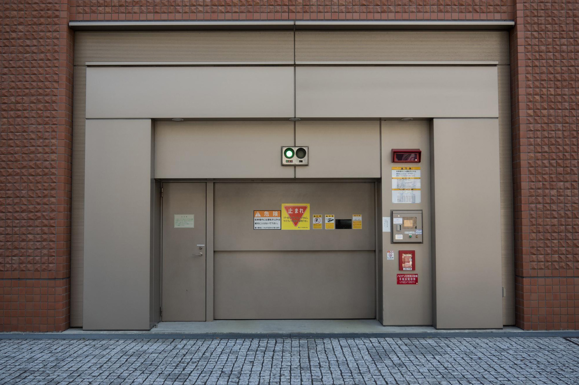 エレベーター式駐車場の特徴について解説！設置がおすすめ・不向きの