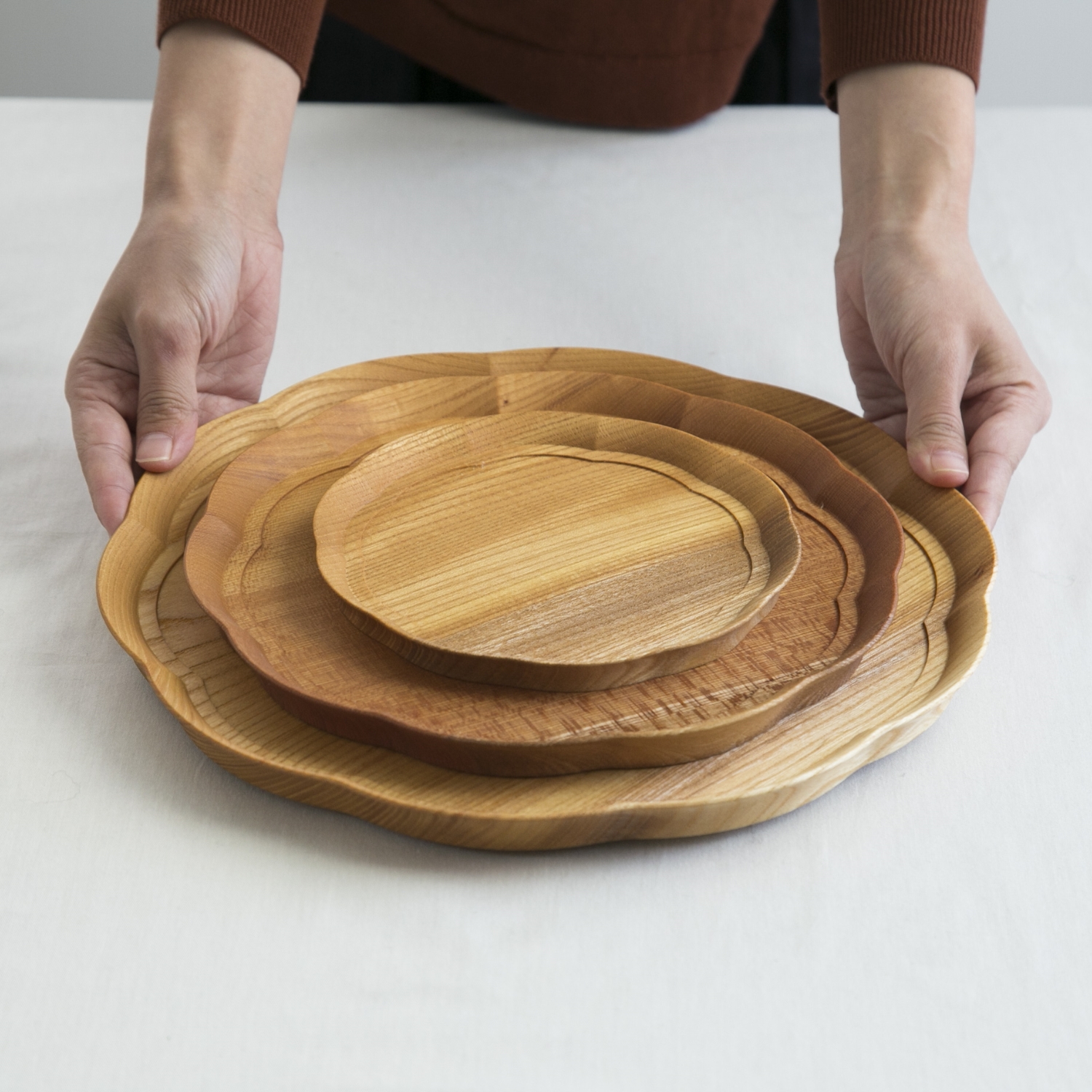 四十沢木材工芸/KITO 輪花盆 大 -お盆、皿、敷物をこれ一枚で