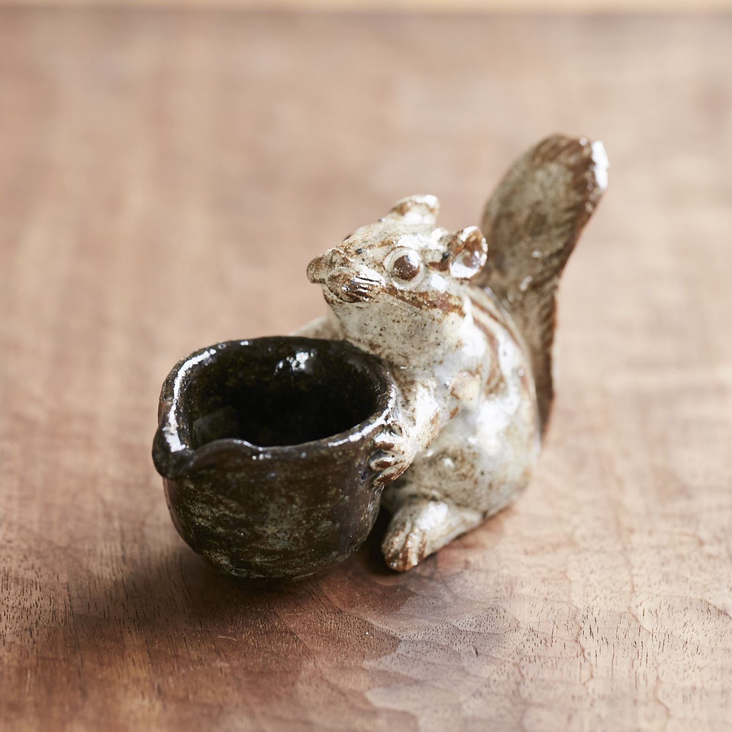 小杉窯/「どーぞ」のリス ミルクピッチャー -つぶらな瞳で見上げて