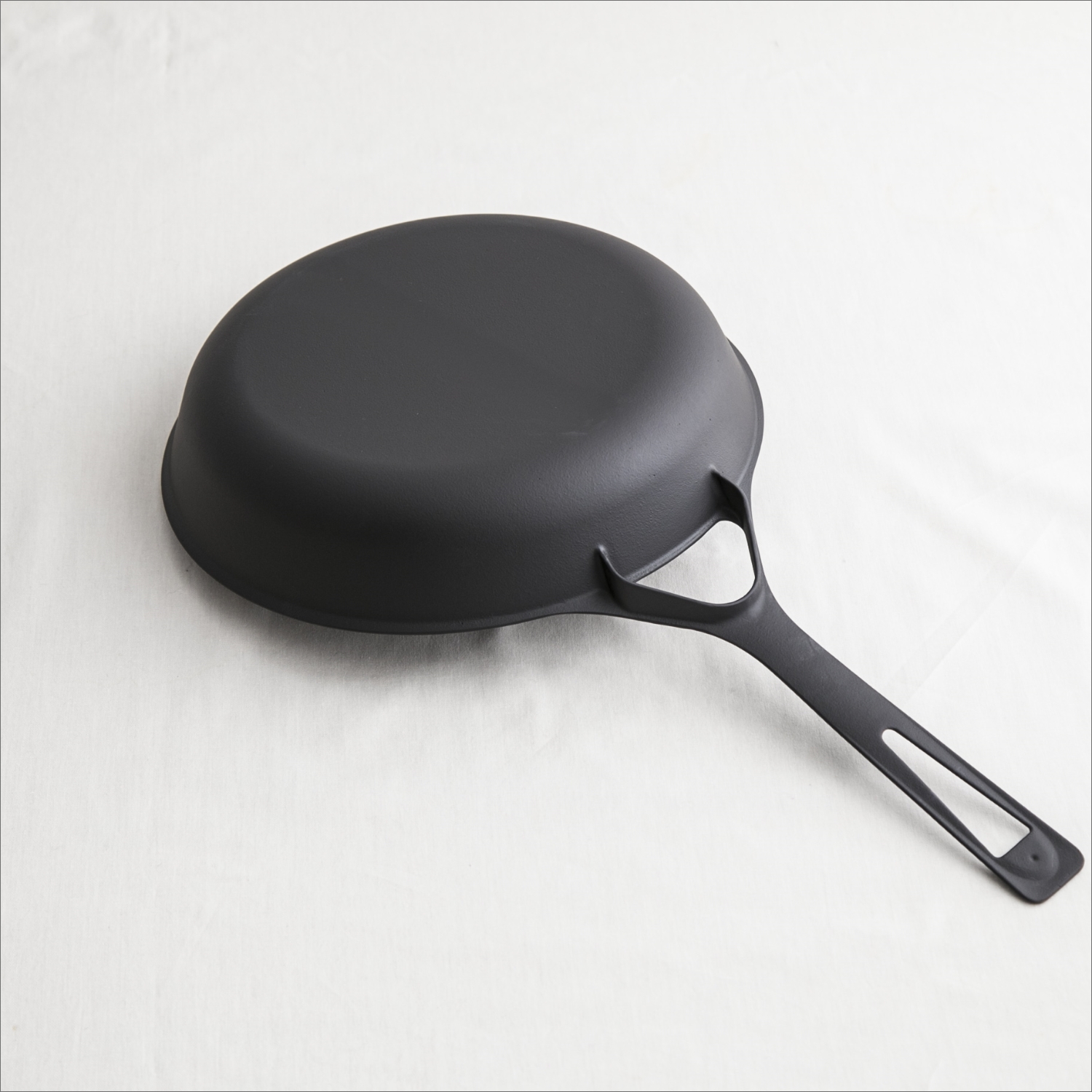 UNILLOY/フライパン 26cm -鋳鉄なのに重くない、お肉が絶品になる