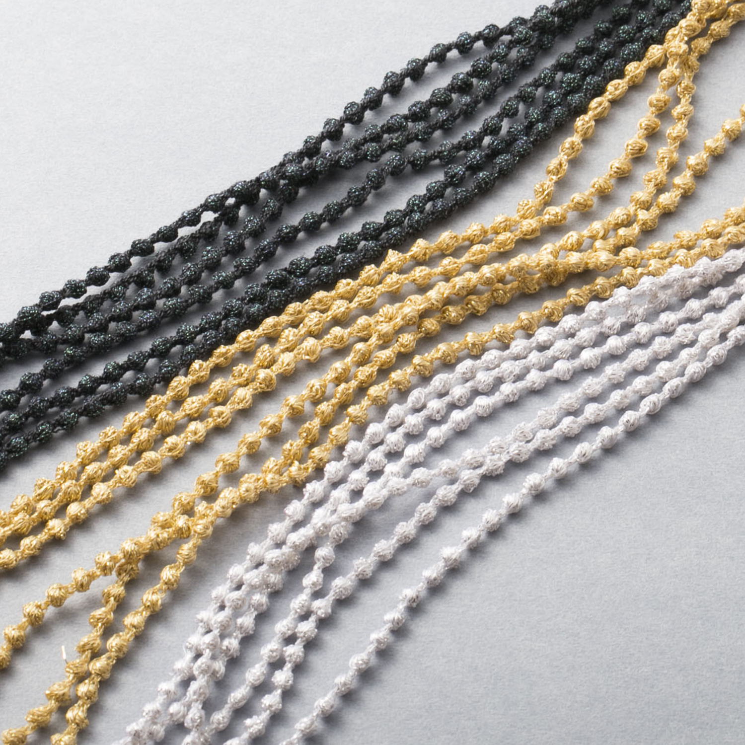 000/マイクロスフィア ネックレス 120cm -刺繍職人がつくりだす、繊細