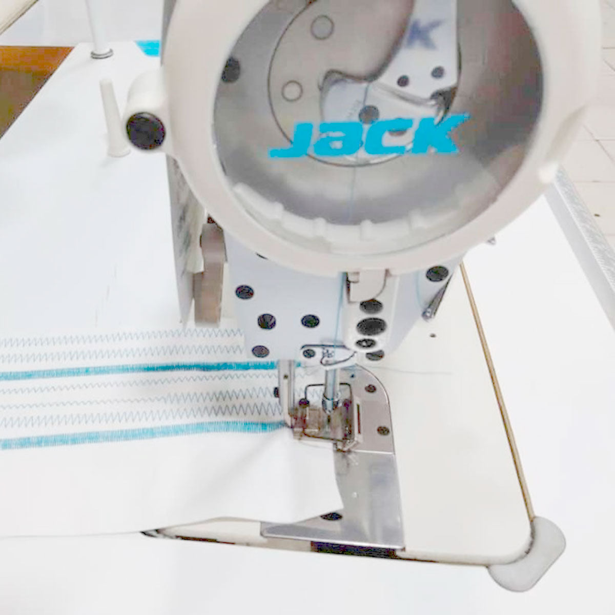 JACK JK-2284B-4E Single Needle Drop Feed 1 and 3 Step Zig-Zag